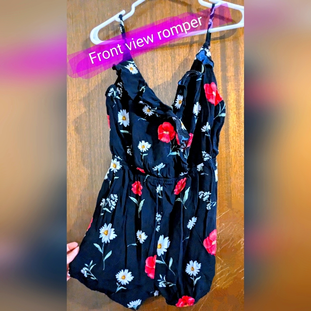 Forever 21 ladies short romper jumpsuit, black with red & white flowers, size lg